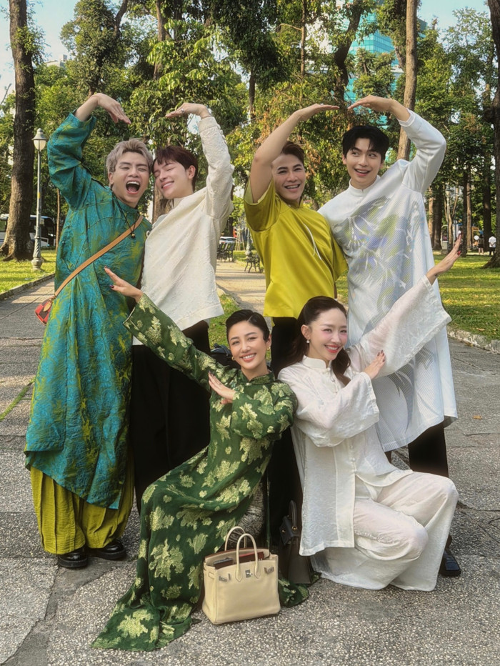 Tóc Tiên quen biết, thường xuyên gặp gỡ với nhiều nghệ sĩ trong giới showbiz. Ảnh: FBNV