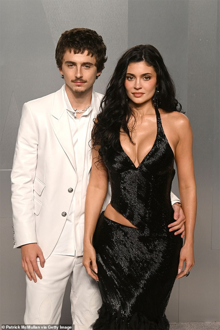 Timothée Chalamet và bạn gái tại lễ trao giải Oscars 2026.