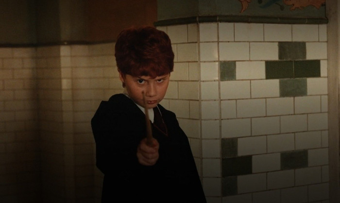 Loạt hình ảnh được công bố cũng hé lộ phần nào bối cảnh năm 1991 - mốc thời gian mở đầu câu chuyện.