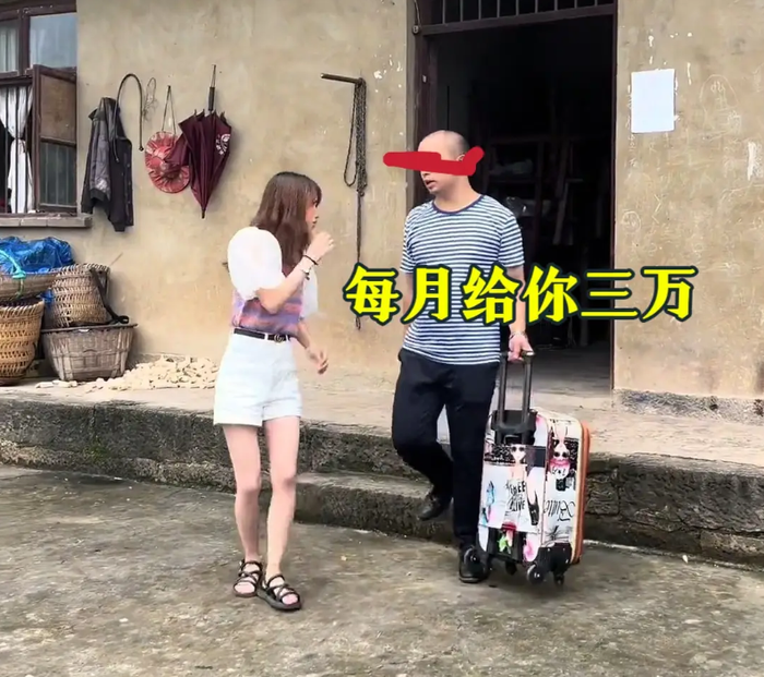 Đi làm xa cho vợ 100 triệu đồng mỗi tháng, người chồng trở về thì lập tức đuổi vợ khỏi nhà Ảnh 1