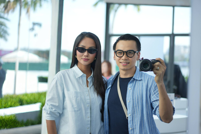 H'Hen Niê được chồng hết mực yêu chiều, quan tâm. Ảnh: FBNV