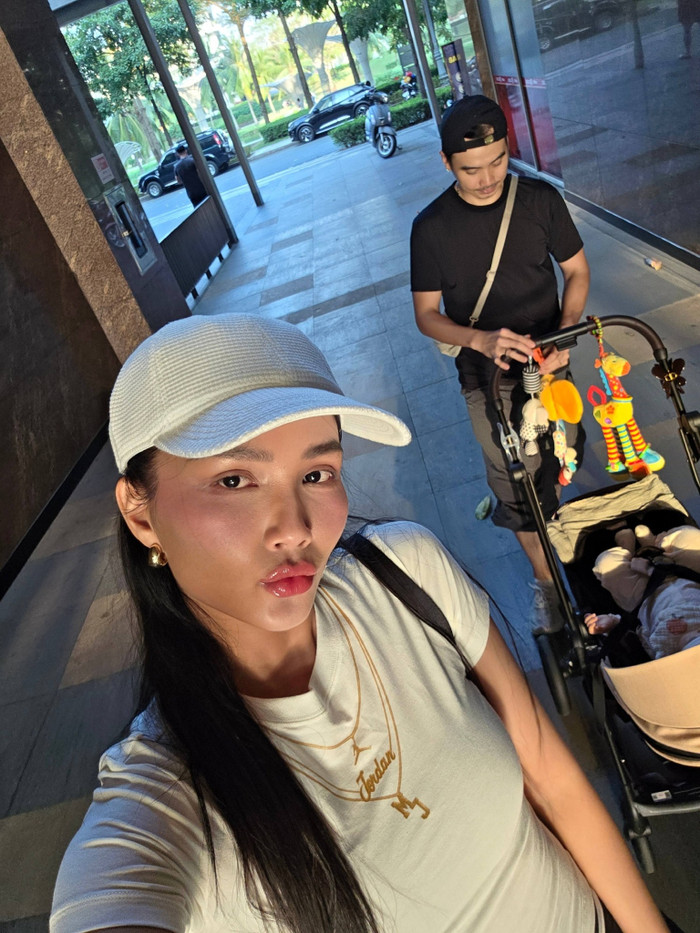 H'Hen Niê khá thoải mái khi chia sẻ về đời tư ở trên mạng xã hội. Ảnh: FBNV