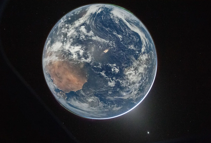 NASA vừa chia sẻ một hình ảnh mới về Trái đất từ ​​không gian, được chụp bằng iPhone 17 Pro Max từ một vị trí thuận lợi mà các phi hành gia chưa từng có được kể từ sứ mệnh Apollo 17 năm 1972. Ảnh: NASA&nbsp;