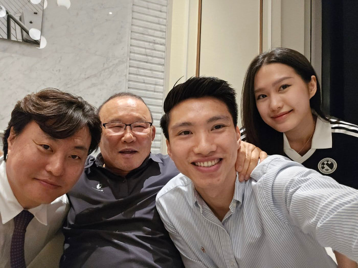 Doãn Hải My từng cùng Đoàn Văn Hậu sang Hàn Quốc điều trị chấn thương. Ảnh: FBNV