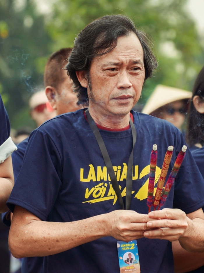 Trong khi nhiều nghệ sĩ xem mạng xã hội là “mặt trận chính”, Hoài Linh lại chọn tạm dừng, dù không rời bỏ hoàn toàn.