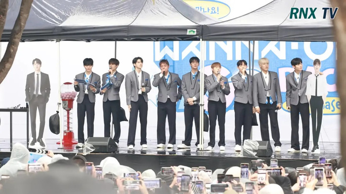 Wanna One hội ngộ sau nhiều năm, Khoảnh khắc 'xuyên không' đầy xúc động giữa lòng Seoul Ảnh 1