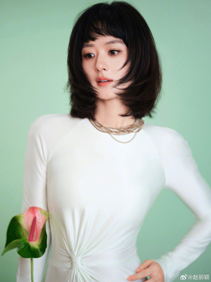 Triệu Lệ Dĩnh thường 'đổi gió' bản thân với những diện mạo mới lạ. Ảnh: Weibo