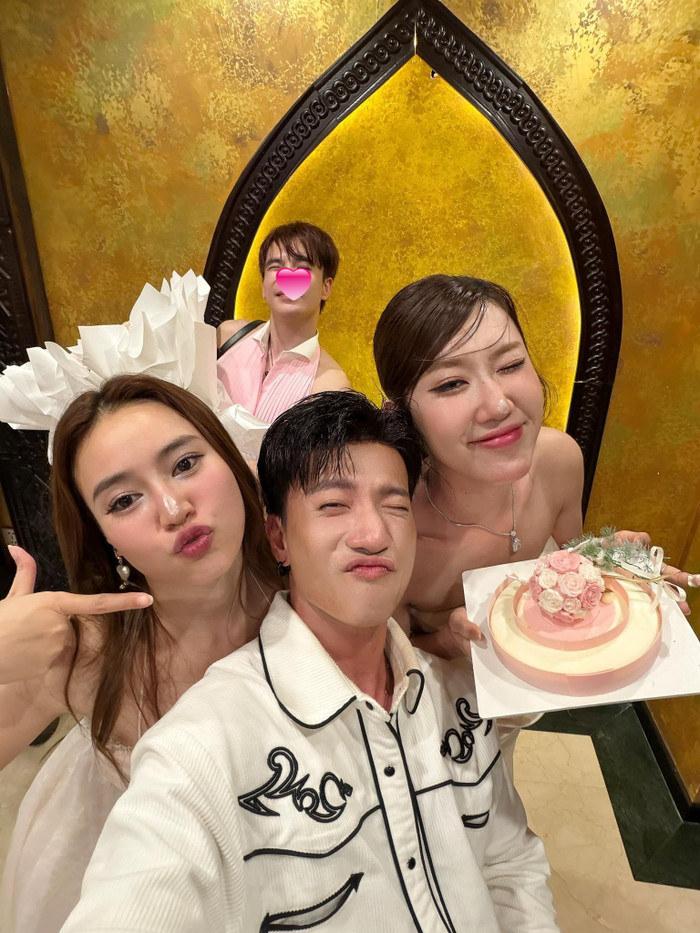 S.T Sơn Thạch và Ninh Dương Lan Ngọc tại tiệc sinh nhật của Thúy Ngân.