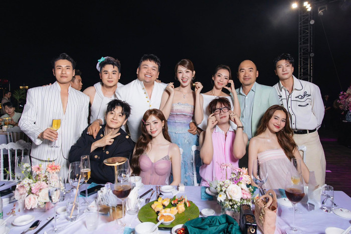 Cả hai thường xuyên chung khung hình tại buổi tiệc.