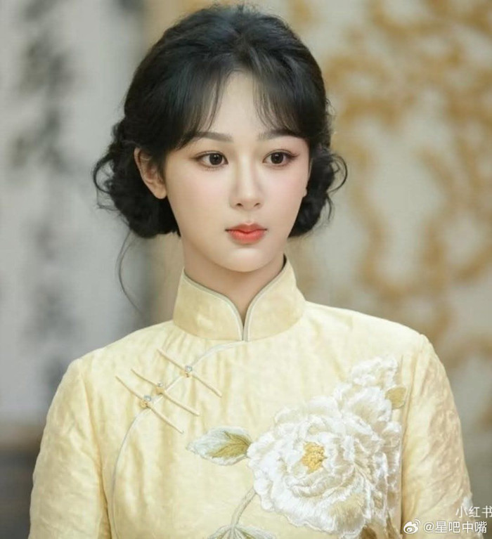 Khác với các tác phẩm thuần hư cấu, bộ phim tái hiện cuộc đời có thật của Đổng Trúc Quân - nữ doanh nhân nổi tiếng tại Thượng Hải. Từ thân phận ca kỹ, bà vươn lên trở thành chủ khách sạn lừng danh giữa thời cuộc biến động. Tác phẩm được kỳ vọng mang đến góc nhìn chân thực về phụ nữ thời dân quốc và hành trình vượt lên số phận.