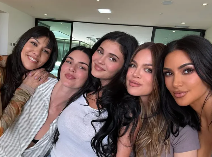 Chị em nhà Kylie Jenner. Ảnh: IGNV