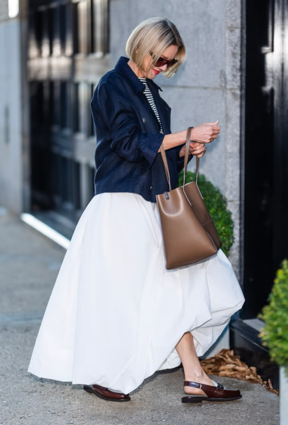 5 cách phối đồ sành điệu với váy trắng Ảnh 3