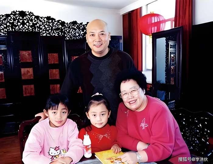 Gia đỉnh nhỏ của cả hai. (Ảnh: Weibo)