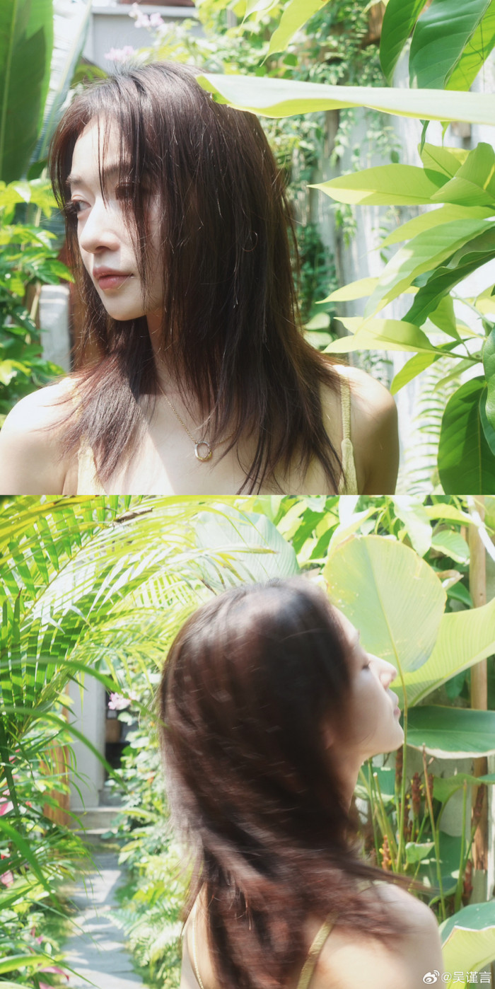 Hình ảnh đời thường nhẹ nhàng khác hẳn phong cách trên phim. (Ảnh: Weibo)