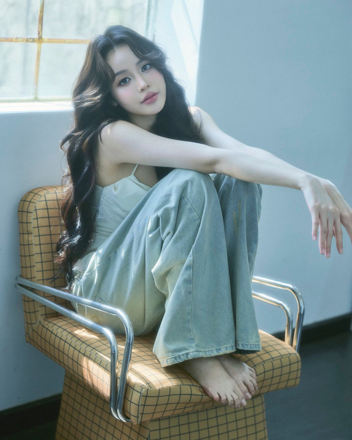 Thanh Thủy chăm chỉ thực hiện nhiều bộ ảnh với những phong cách mới lạ. Ảnh: FBNV