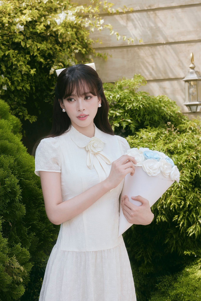 Dù diễn xuất còn nhiều &nbsp;tranh luận nhưng Tiểu Vy được cho là đã đúng khi tìm hướng đi mới, phát triển bản thân và sự nghiệp sau danh hiệu hoa hậu.&nbsp;