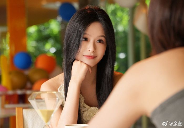 Ngoài Dư Nhân, các thành viên trong ê-kíp đều bị kiệt sức. Ảnh: Weibo