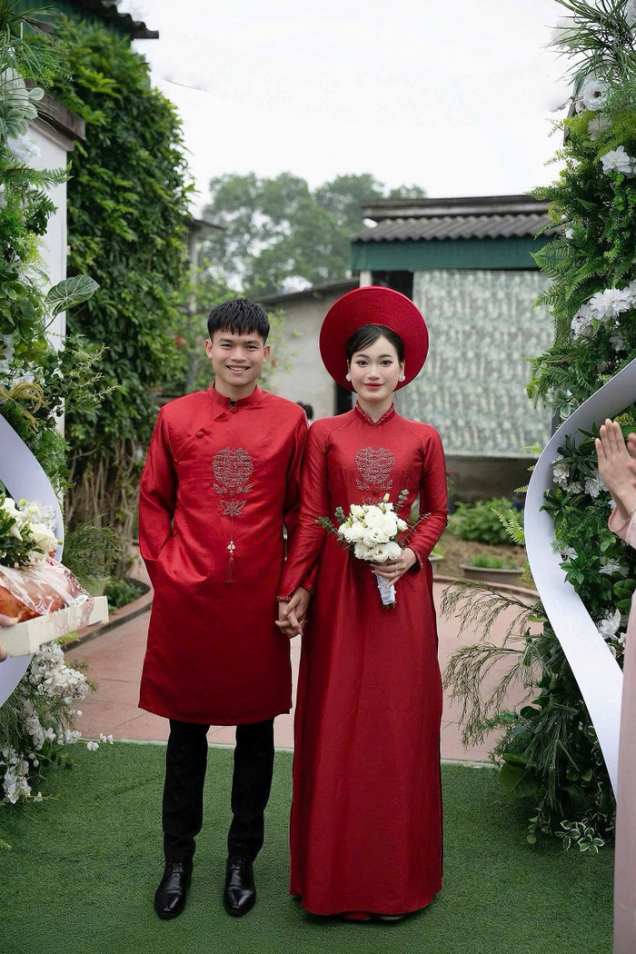 Cầu thủ Hồ Văn Cường và bà xã đều cùng quê Nghệ An - vùng đất nổi tiếng với nhiều cảnh đẹp.