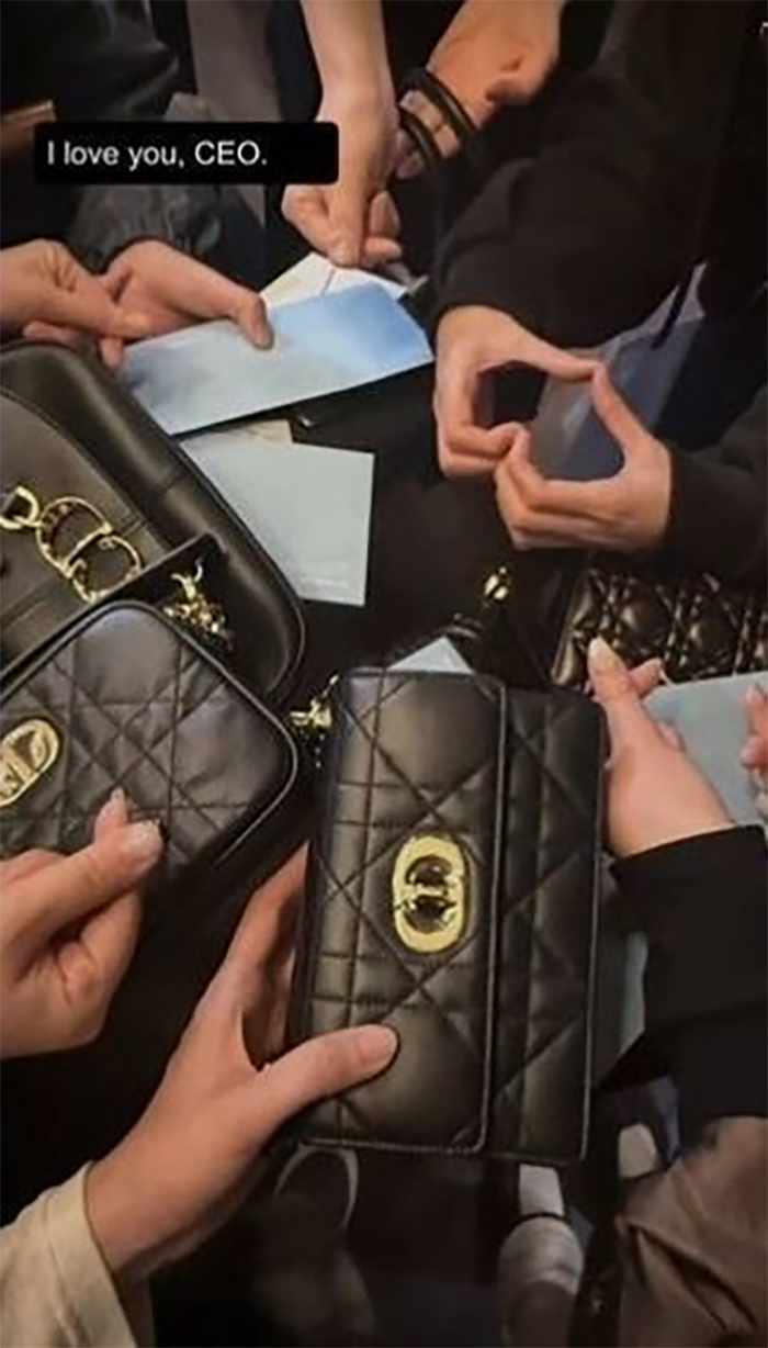 Món quà Jisoo dành tặng cho các nhân viên của công ty.