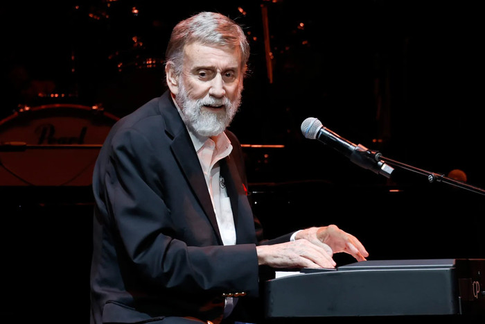 Huyền thoại nhạc đồng quê Ray Stevens bị ngã gãy cổ Ảnh 1