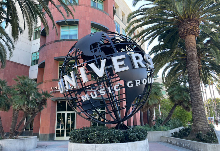 Tỷ phú Bill Ackman đề xuất 'thâu tóm' hãng đĩa của Taylor Swift và Bad Bunny Ảnh 3