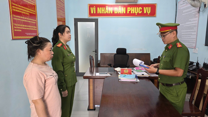 Người phụ nữ đánh nữ nhân viên gác chắn tàu ở Đà Nẵng bị bắt Ảnh 2