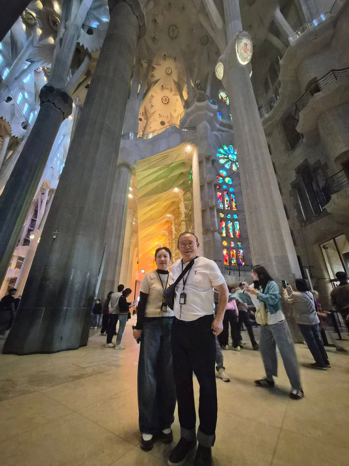 HLV Park Hang Seo và vợ đi du lịch châu Âu. Ảnh: FBNV