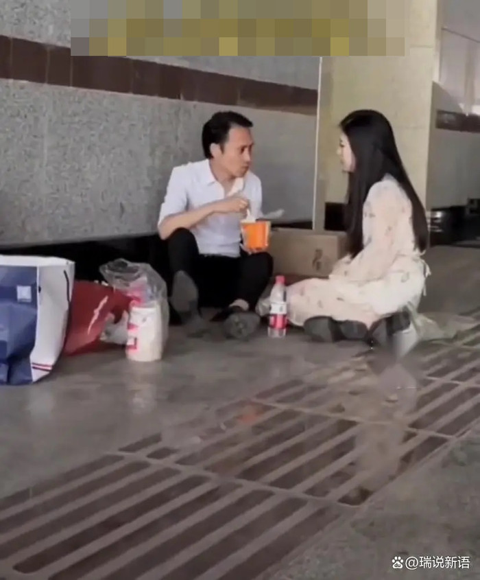 Người đàn ông 'trắng tay' phải ngủ gầm cầu sau khi phá sản, phản ứng của người vợ khiến ai cũng lặng người Ảnh 2