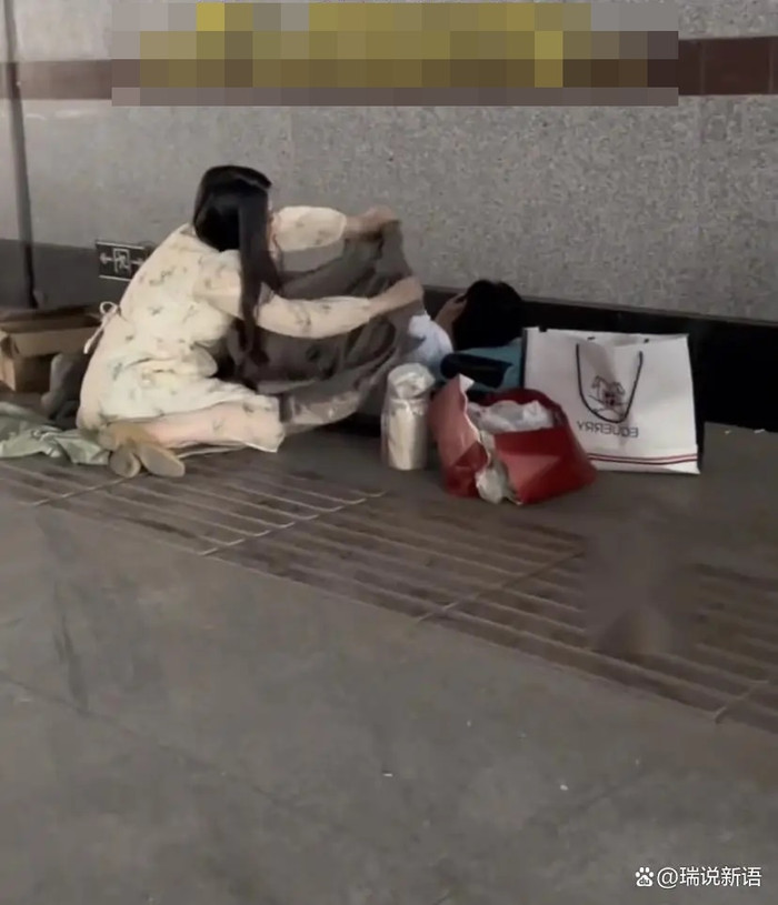 Người đàn ông 'trắng tay' phải ngủ gầm cầu sau khi phá sản, phản ứng của người vợ khiến ai cũng lặng người Ảnh 3