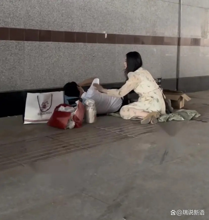 Người đàn ông 'trắng tay' phải ngủ gầm cầu sau khi phá sản, phản ứng của người vợ khiến ai cũng lặng người Ảnh 4