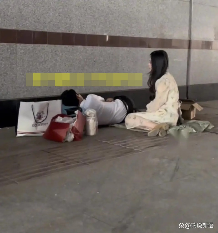 Người đàn ông 'trắng tay' phải ngủ gầm cầu sau khi phá sản, phản ứng của người vợ khiến ai cũng lặng người Ảnh 1