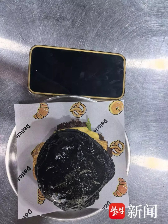 Người phụ nữ ăn 12 chiếc bánh hamburger, chủ quán liền gọi cảnh sát Ảnh 3