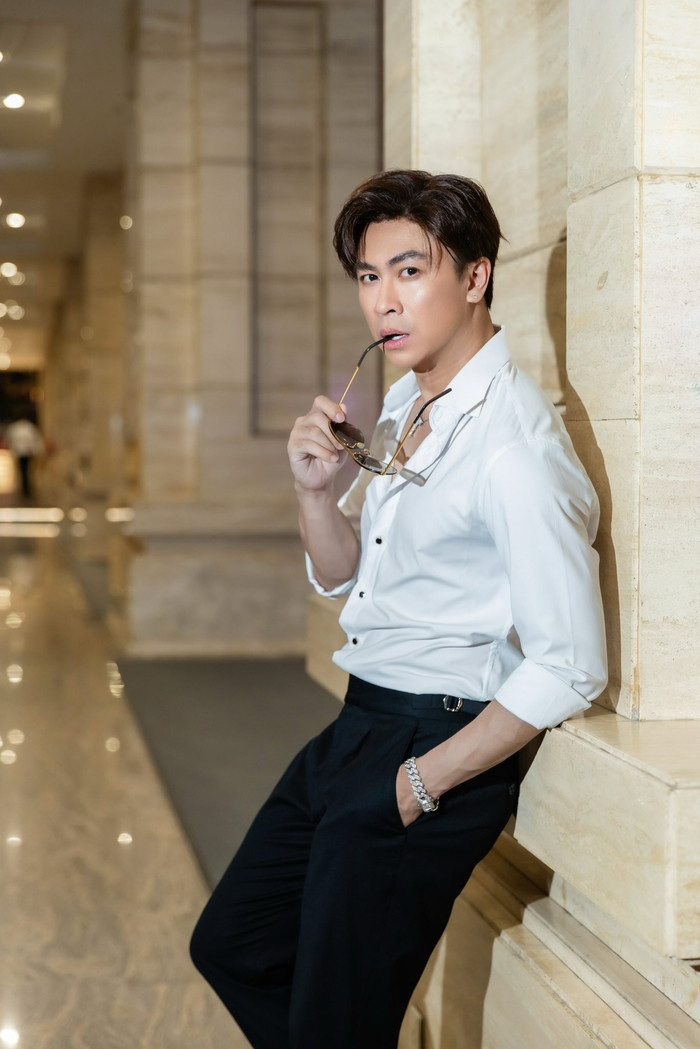 Hồ Việt Trung được cho là đã lên tiếng kịp thời để tránh ồn ào không đáng có. Ảnh: FBNV