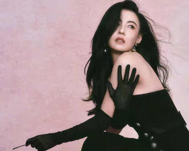 Nhiều khán giả liên tục tìm kiếm Trương Bá Chi trên mạng xã hội sau khi bộ ảnh mới nhất của cô được công bố rộng rãi. Ảnh: 163