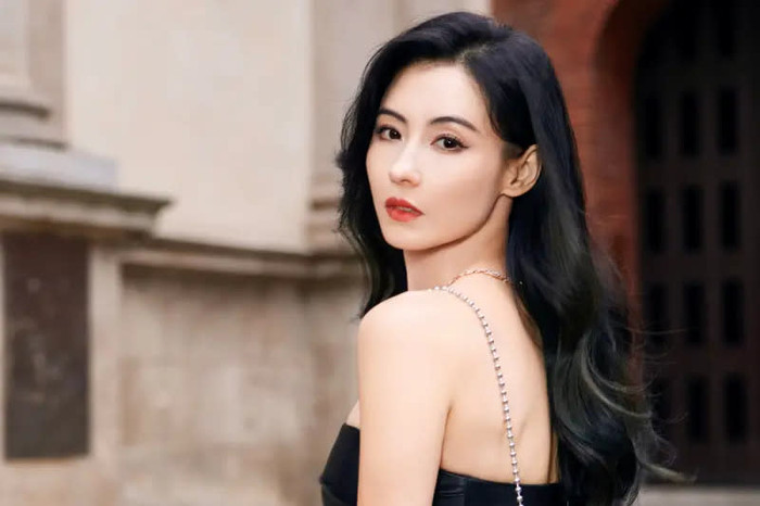 Trương Bá Chi được nhận xét ngày càng xinh đẹp, trẻ trung hơn so với tuổi thật. Ảnh: Weibo