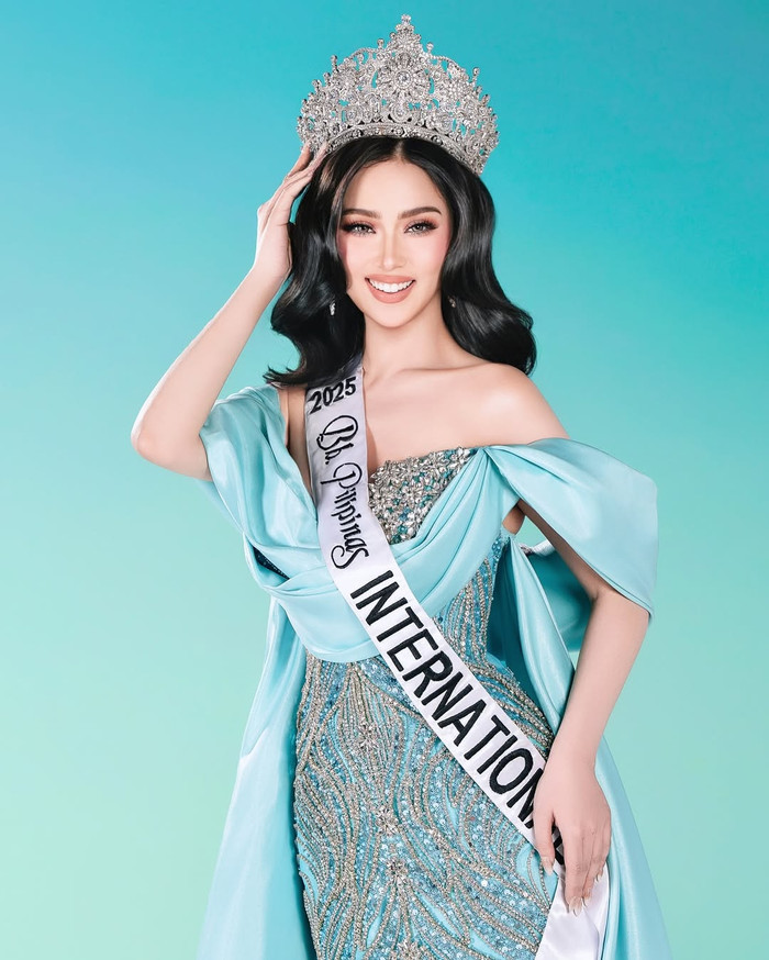 Người đẹp sinh năm 1998 mang dải sash Philippines tại Miss International 2026.