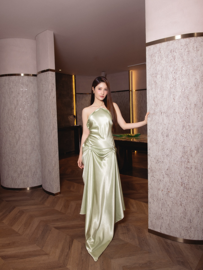 Diễm My 9X được nhận xét ngày càng chuẩn 'dâu hào môn'. (Ảnh: FBNV)