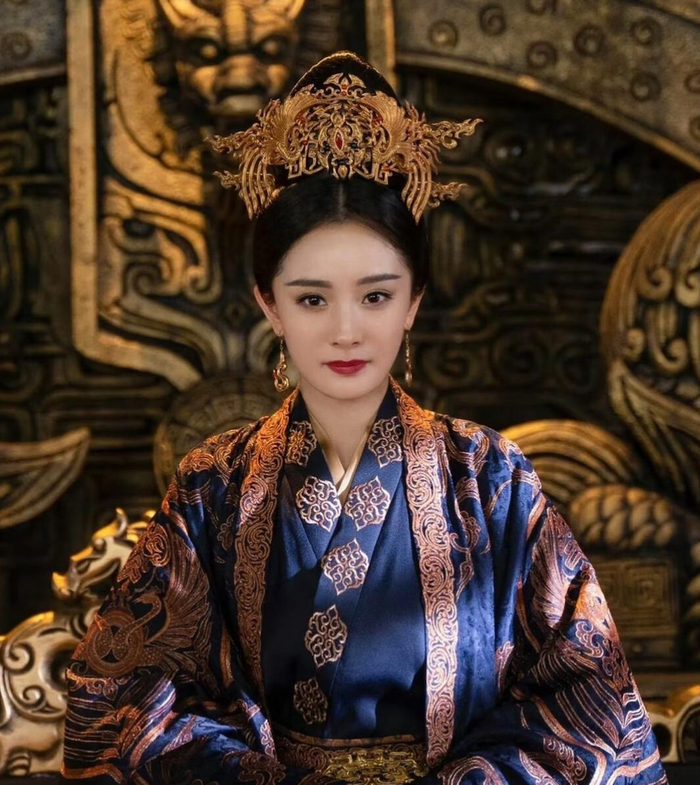 Trong phim, cô đảm nhận hai vai diễn là Phùng Thụy và Phùng Yên Nhi.