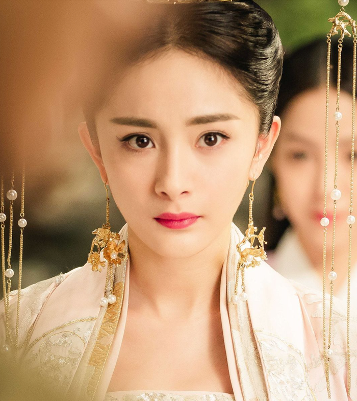 Từ hình ảnh 'nữ hoàng phim thần tượng', Dương Mịch đang dần thử sức với những vai diễn nặng tâm lý và giàu tính lịch sử hơn.&nbsp;