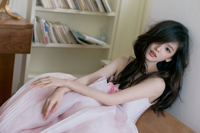 Không chỉ gây ấn tượng bởi nhan sắc ngọt ngào, Chương Nhược Nam còn cho thấy định hướng rõ ràng trong lựa chọn vai diễn.