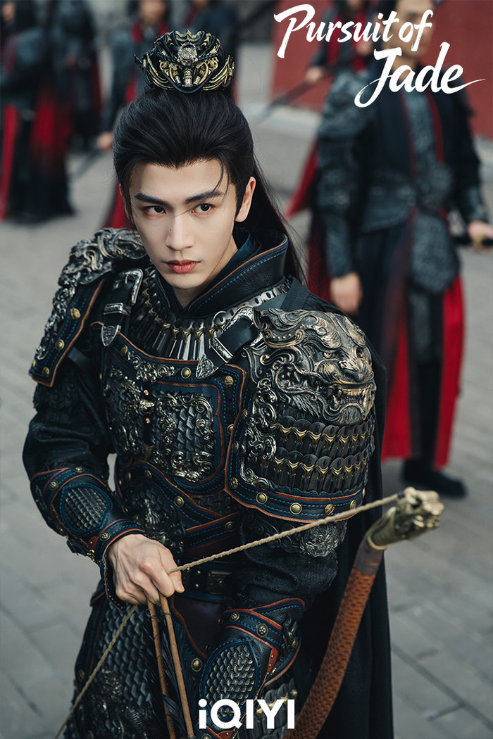 Dẫn đầu bảng thống kê tuần, Trương Lăng Hách ghi nhận mức tăng 189.700 người theo dõi. Trong vai Tạ Chinh - một vị hầu gia mang trọng trách phục hưng gia tộc sau 17 năm oan khuất, nam diễn viên thể hiện hình ảnh thâm trầm, quyết đoán. Nhân vật có chiều sâu nội tâm giúp anh ghi điểm, trở thành tâm điểm thảo luận của khán giả.