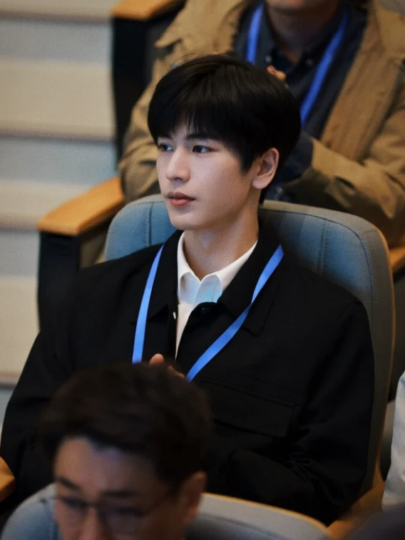 Top 10 mỹ nam ngôn tình Hoa ngữ mặc đẹp nhất: Trương Lăng Hách cực ấn tượng, quán quân gây bất ngờ Ảnh 2