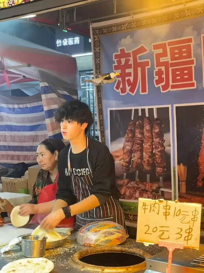 Chàng trai 18 tuổi bán bánh 'gây sốt' vì nhan sắc giống Cha Eun Woo, 'đổi đời' chỉ sau 1 đêm Ảnh 3