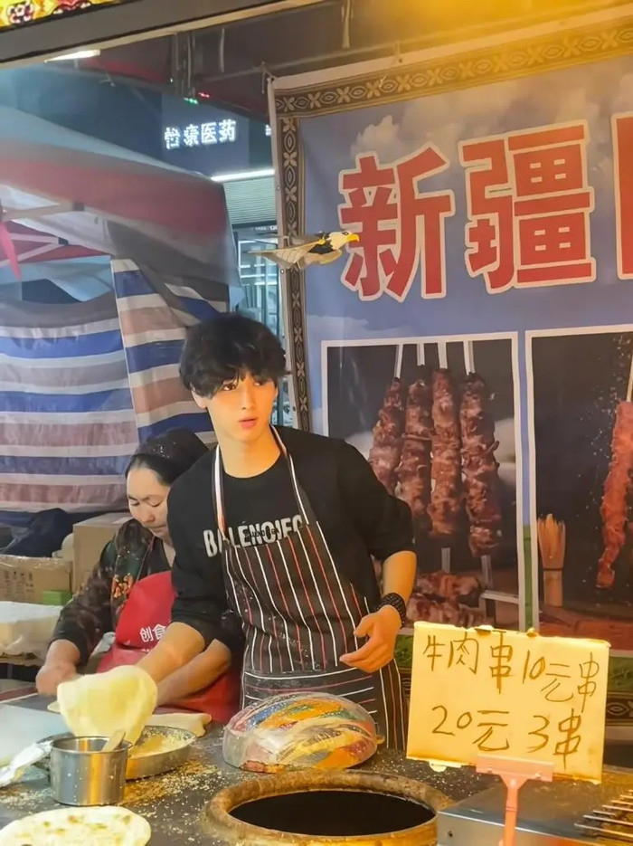 Chàng trai 18 tuổi bán bánh 'gây sốt' vì nhan sắc giống Cha Eun Woo, 'đổi đời' chỉ sau 1 đêm Ảnh 4