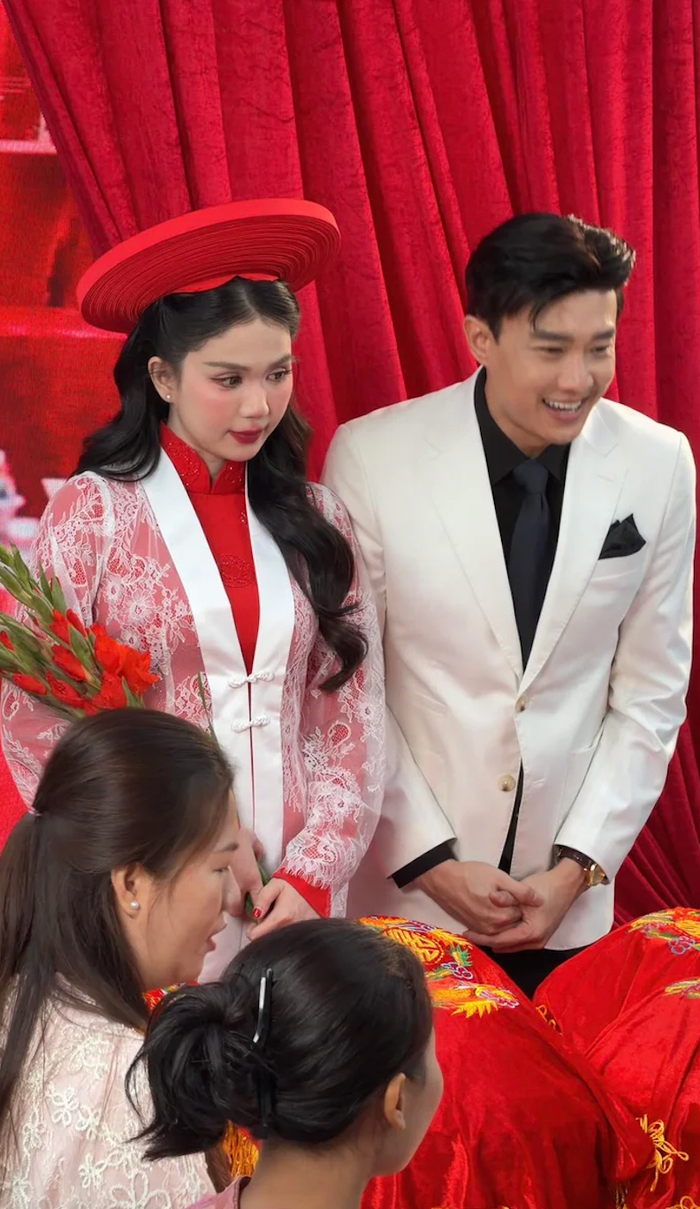 Hình ảnh Quốc Trường và Ngọc Trinh trong trang phục chú rể - cô dâu khiến nhiều người đặt dấu hỏi về mối quan hệ của cặp đôi.