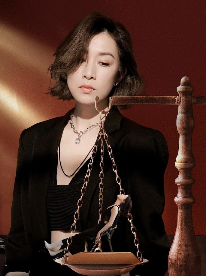 Xa Thi Mạn vào vai một nữ thẩm phán cấp cao chấp nhận giáng chức để trực tiếp xử lý các vụ án thiếu niên. Bộ phim khai thác sâu những góc khuất trong hệ thống tư pháp và hành trình cảm hóa người trẻ.