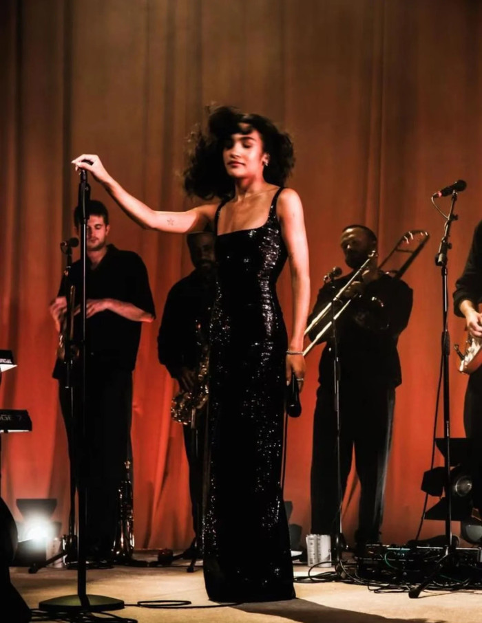 Olivia Dean phá kỷ lục Adele, khẳng định vị thế 'nữ hoàng pop mới' của Anh Ảnh 3