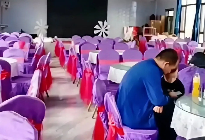 Đặt 34 bàn tiệc mừng con đỗ đại học, người cha 'chết lặng' vì chỉ có 1 khách đến dự Ảnh 3