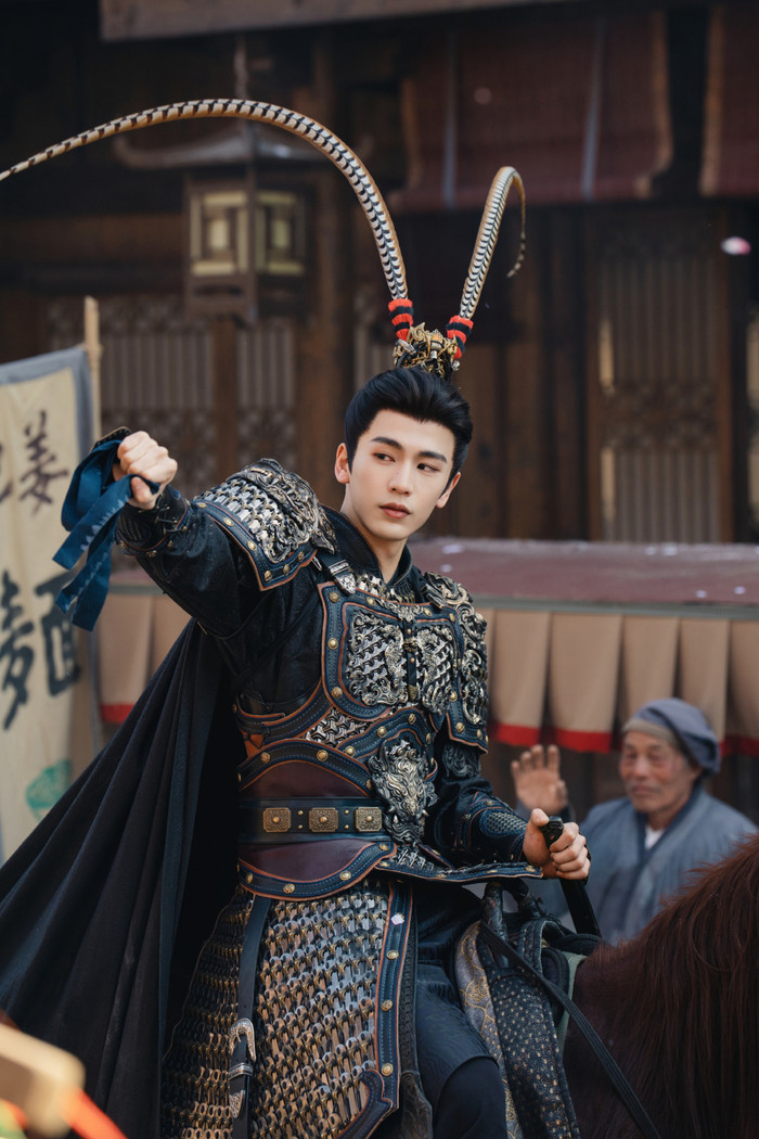 Trương Lăng Hách gây sốt với tạo hình đầy cuốn hút trong phim Trục Ngọc. - Ảnh: Weibo