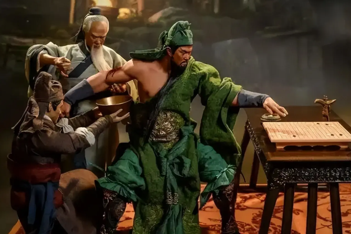 Ảnh minh hoạ phân cảnh Hoa Đà chữa bệnh. - Ảnh: Sohu